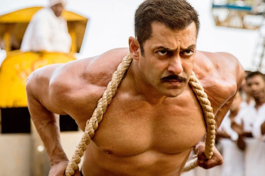 बॉलिवूडचा दबंग म्हणून ओळखला जाणारा सलमान खान अद्यापही अभिनयाच्या बाबतीत नव्या अभिनेत्यावर भारी पडताना दिसतो. त्यामुळे त्याच्या रिअल लाईफ विषयी जाणून घेण्यासाठी त्याचे चाहते नेहमीच उत्सुक असतात. सलमानच्या नवाबी रुबाबाप्रमाणेच त्याची आवडही तशीच हटके आहे. सलमानच्या संपत्तीविषयी बोलायचं झाल्यास सलमान खान फक्त रील लाईफमध्ये नाही तर रिअल लाईफमध्येही 'सुलतान' आहे.