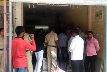 पार्थ पवारांचा प्रचार, शेकापच्या कार्यकर्त्यांना पुन्हा पैसे वाटताना पकडलं