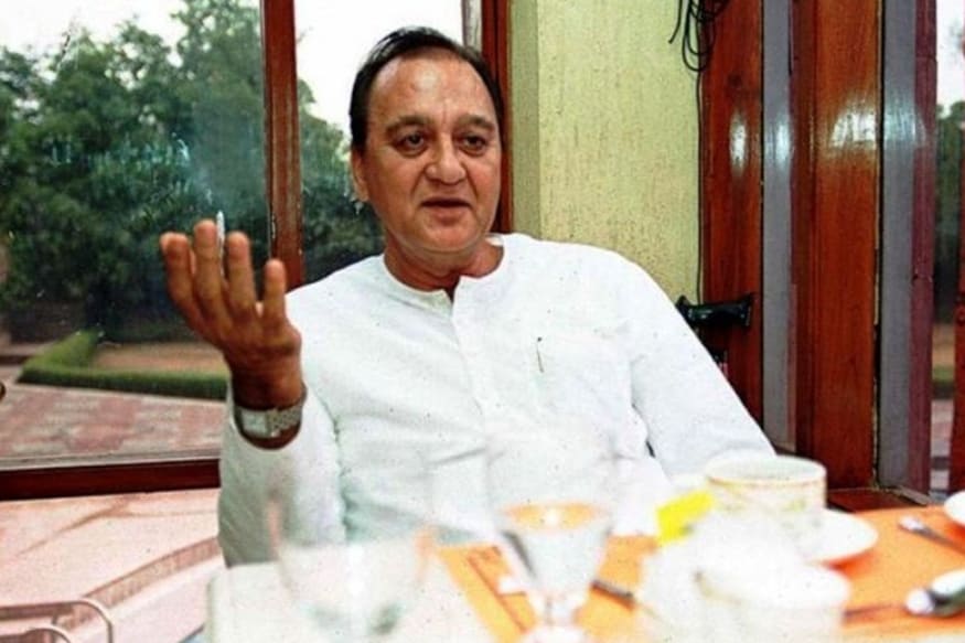 सुनील दत्त बॉलिवूडप्रमाणे राजकीय जगतातही हिट राहिले. त्यांनी १९८४ मध्ये पहिली निवडणूक लढवली. वकील राम जेठमलानी यांचा सुनील यांनी पराभव केला होता. ते एक किंवा दोनदा नाही तर तब्बल पाचवेळा खासदार म्हणून निवडणून आले होते. सुनील दत्त बॉलिवूडप्रमाणे राजकीय जगतातही हिट राहिले. त्यांनी १९८४ मध्ये पहिली निवडणूक लढवली. वकील राम जेठमलानी यांचा सुनील यांनी पराभव केला होता. ते एक किंवा दोनदा नाही तर तब्बल पाचवेळा खासदार म्हणून निवडणून आले होते.