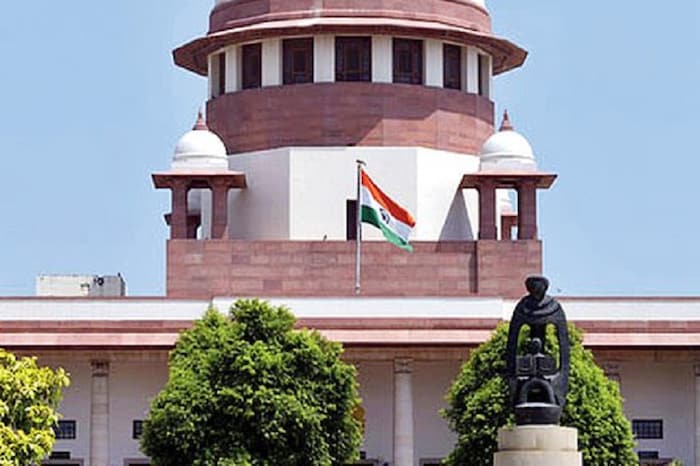 सीबीआयने या प्रकरणाचा तपास करण्यासाठी आधीच चार जणांची टीम तयार ठेवली आहे. सर्वोच्च न्यायालयाचा आदेश मिळताच सुशांतच्या मृत्यूचा तपास करण्यासाठी एसआयटीची घोषणा केली. 