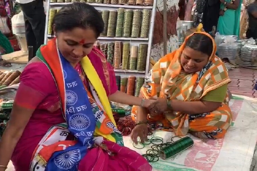 राष्ट्रवादीच्या विद्यमान खासदार सुप्रिया सुळे या मंगळवारी आपल्या लोकसभा मतदारसंघातील मतदारच्या भेटीला निघाल्या. राष्ट्रवादीच्या विद्यमान खासदार सुप्रिया सुळे या मंगळवारी आपल्या लोकसभा मतदारसंघातील मतदारच्या भेटीला निघाल्या.