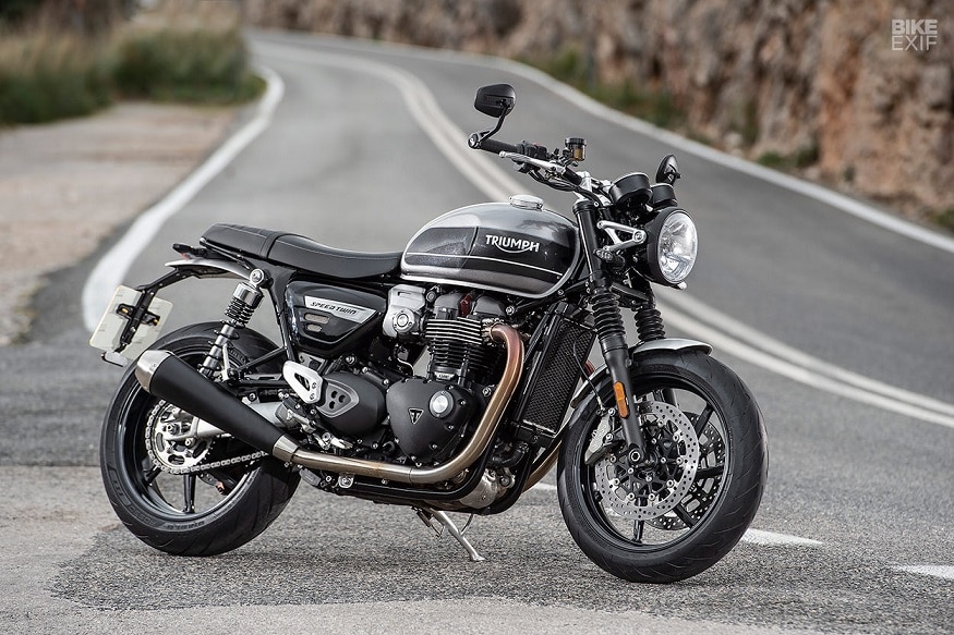 Speed Twin बाइकमध्ये लावण्यात आलेलं इंजिन हाय टॉर्क Bonneville 1200 cc इंजिनपेक्षाही जास्त पावरफुल आहे. जे Triumph Bonneville T120 मध्ये लावण्यात आलं आहे. या नव्या बदलामुळे इंजिनचा भार 'थ्रक्सटन आर' मध्ये लागलेल्या इंजिनपेतक्षाही 2.5 किलोग्रामने कमी झाला आहे. Speed Twin बाइकमध्ये लावण्यात आलेलं इंजिन हाय टॉर्क Bonneville 1200 cc इंजिनपेक्षाही जास्त पावरफुल आहे. जे Triumph Bonneville T120 मध्ये लावण्यात आलं आहे. या नव्या बदलामुळे इंजिनचा भार 'थ्रक्सटन आर' मध्ये लागलेल्या इंजिनपेतक्षाही 2.5 किलोग्रामने कमी झाला आहे.
