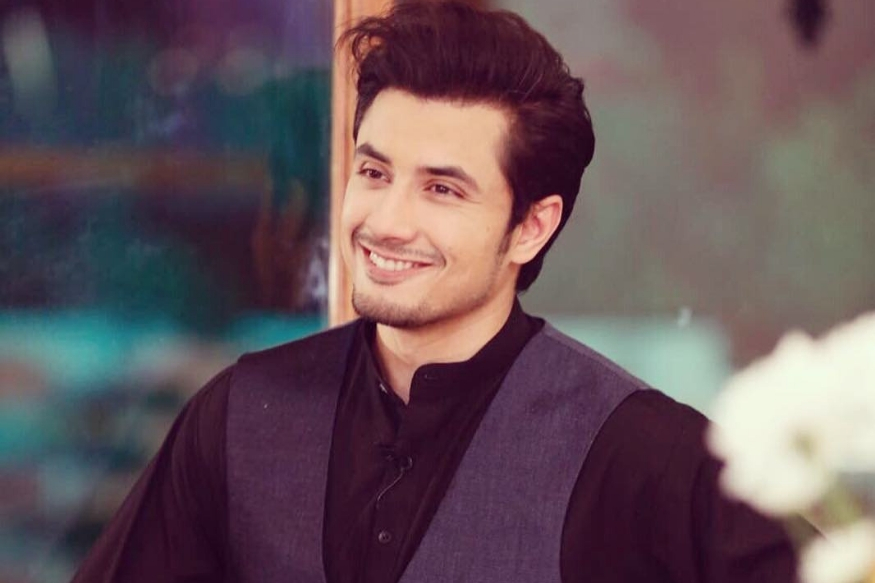 ...आणि नॅशनल टेलिव्हिजनवर पाकिस्तानी अभिनेता अली जफर ढसाढसा रडला