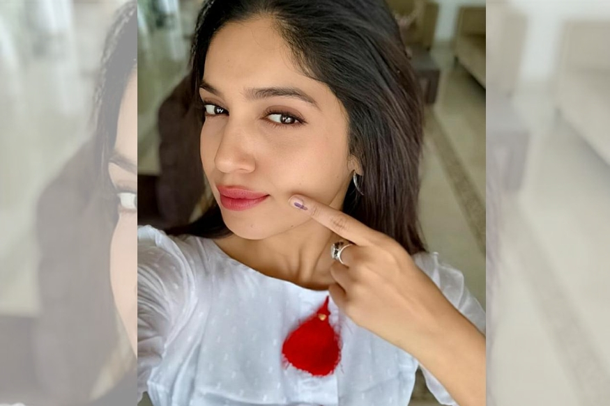 बापरे! एका मतदानासाठी भूमी पेडणेकरने चक्क एवढ्या तासांचा प्रवास केला