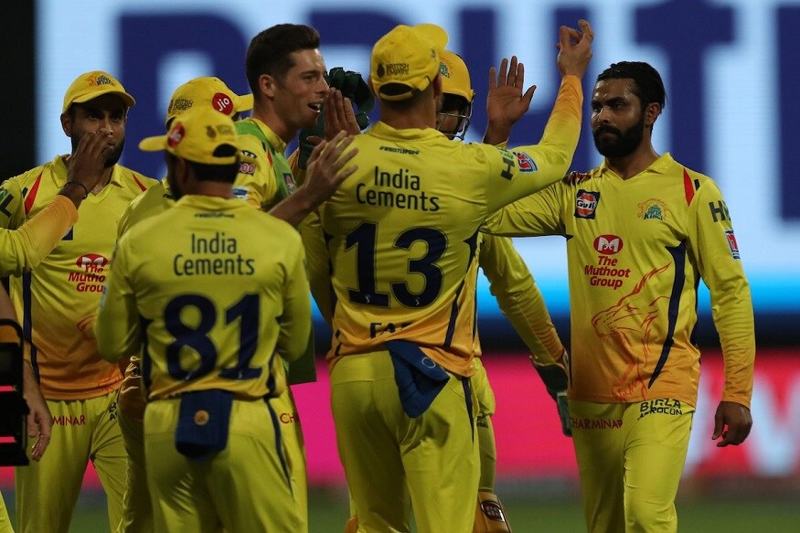 अंकतालिकेत पहिल्या क्रमांकावर असेलल्या चेन्नई सुपर किंग्ज संघ आणि तळाला असलेला बंगळुरू संघ यांच्यात आज एकतर्फी सामना होईल असे वाटत होते. दरम्यान चेन्नईनं प्रथम गोलंदाजीचा निर्णय घेत बंगळुरूला 161 धावांवर रोखले. अंकतालिकेत पहिल्या क्रमांकावर असेलल्या चेन्नई सुपर किंग्ज संघ आणि तळाला असलेला बंगळुरू संघ यांच्यात आज एकतर्फी सामना होईल असे वाटत होते. दरम्यान चेन्नईनं प्रथम गोलंदाजीचा निर्णय घेत बंगळुरूला 161 धावांवर रोखले.