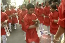 VIDEO: डोंबिवलीत लेझीमच्या तालावर चिमुकल्यांनी असं केलं नववर्षांचं स्वागत VIDEO: डोंबिवलीत लेझीमच्या तालावर चिमुकल्यांनी असं केलं नववर्षांचं स्वागत