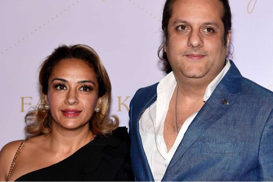 अभिनेता फरदीन खान बऱ्याच दिवसांपासून मोठ्या पडद्यावरून गायब आहे. पण आपल्या बदललेल्या लुकमुळे सध्या तो सर्वत्र चर्चेत आहे. काही दिवसांपूर्वीच फरदीनला त्याच्या वाढलेल्या वजनामुळे ट्रोल करण्यात आलं होतं. पण बॉडी शेमिंग आणि लुकवर कमेट करणाऱ्यांना फरदीननं सडेतोड उत्तर देत त्यांची बोलती बंद केली आहे. अभिनेता फरदीन खान बऱ्याच दिवसांपासून मोठ्या पडद्यावरून गायब आहे. पण आपल्या बदललेल्या लुकमुळे सध्या तो सर्वत्र चर्चेत आहे. काही दिवसांपूर्वीच फरदीनला त्याच्या वाढलेल्या वजनामुळे ट्रोल करण्यात आलं होतं. पण बॉडी शेमिंग आणि लुकवर कमेट करणाऱ्यांना फरदीननं सडेतोड उत्तर देत त्यांची बोलती बंद केली आहे.