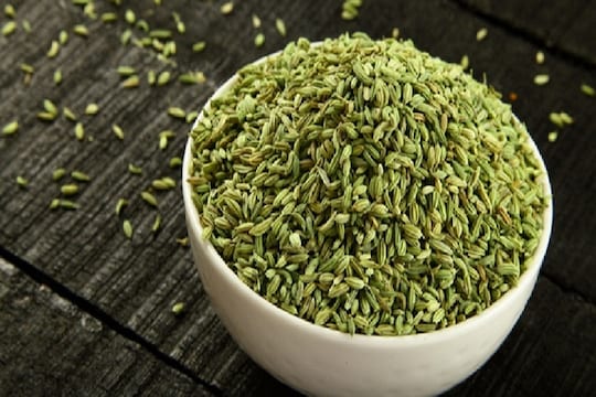 नुसती मुखशुद्धी नव्हे, बडीशेप खाण्याचे हेही आहेत 10 फायदे