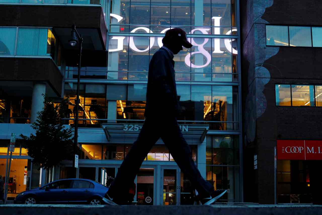 Alphabet Inc. : इंडस्ट्री - टेक्नाॅलाॅजी, कर्मचाऱ्यांची संख्या - 98000, मुख्य आॅफिसेस - नवी दिल्ली, हैद्राबाद, बंगळुरू, कामाची क्षेत्रं - मार्केटिंग, इंजिनियरिंग, मीडिया आणि कम्युनिकेशन (Image: Reuters) Alphabet Inc. : इंडस्ट्री - टेक्नाॅलाॅजी, कर्मचाऱ्यांची संख्या - 98000, मुख्य आॅफिसेस - नवी दिल्ली, हैद्राबाद, बंगळुरू, कामाची क्षेत्रं - मार्केटिंग, इंजिनियरिंग, मीडिया आणि कम्युनिकेशन (Image: Reuters)