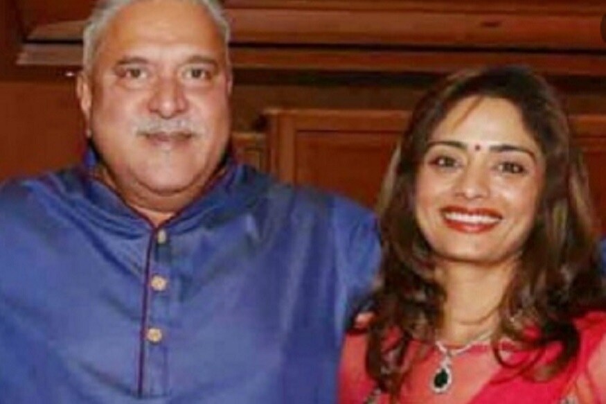 सध्या पिंकी विजय माल्ल्यासोबत लंडनमध्ये वास्तव्याला आहे. तिनं 63 वर्षाच्या विजय माल्ल्यासोबत लग्न देखील केलं आहे. पिंकी सोबत केलेलं विजय माल्ल्याचं हे तिसरं लग्न आहे. सध्या पिंकी विजय माल्ल्यासोबत लंडनमध्ये वास्तव्याला आहे. तिनं 63 वर्षाच्या विजय माल्ल्यासोबत लग्न देखील केलं आहे. पिंकी सोबत केलेलं विजय माल्ल्याचं हे तिसरं लग्न आहे.