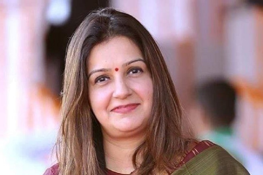 दिग्गजांना डावलत उद्धव ठाकरेंनी प्रियंका चतुर्वेदींना दिली राज्यसभेची उमेदवारी