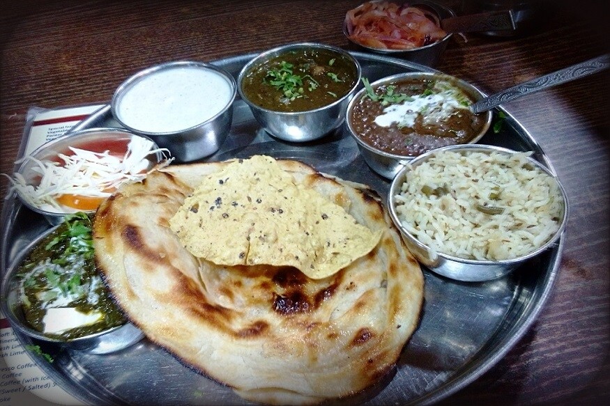 शिळे अन्न खाणं टाळा. शिळे अन्न पचनासाठी जड असतं. उलट-सुटल खाणं टाळावं. दोन खाण्यांच्या मधील वेळ खूप जास्त किंवा कमी नको त्यामुळे थकवा येण्याची शक्यता असते. शिळे अन्न खाणं टाळा. शिळे अन्न पचनासाठी जड असतं. उलट-सुटल खाणं टाळावं. दोन खाण्यांच्या मधील वेळ खूप जास्त किंवा कमी नको त्यामुळे थकवा येण्याची शक्यता असते.