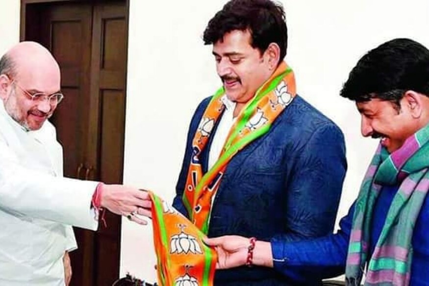 भोजपुरी अभिनेता रविकिशन भाजपमध्ये प्रवेश केल्यानंतर खूप चर्चेत आले. ते भाजपच्या तिकीटावर गोरखपूरमधून निवडणूक लढवणार आहेत. 250 पेक्षा जास्त भोजपुरी सिनेमांमध्ये काम करणारे रविकिशन आज करोडोंच्या संपत्तीचे मालक आहेत पण त्यांना हे यश सहजासहजी मिळालेलं नाही. भोजपुरी अभिनेता रविकिशन भाजपमध्ये प्रवेश केल्यानंतर खूप चर्चेत आले. ते भाजपच्या तिकीटावर गोरखपूरमधून निवडणूक लढवणार आहेत. 250 पेक्षा जास्त भोजपुरी सिनेमांमध्ये काम करणारे रविकिशन आज करोडोंच्या संपत्तीचे मालक आहेत पण त्यांना हे यश सहजासहजी मिळालेलं नाही.