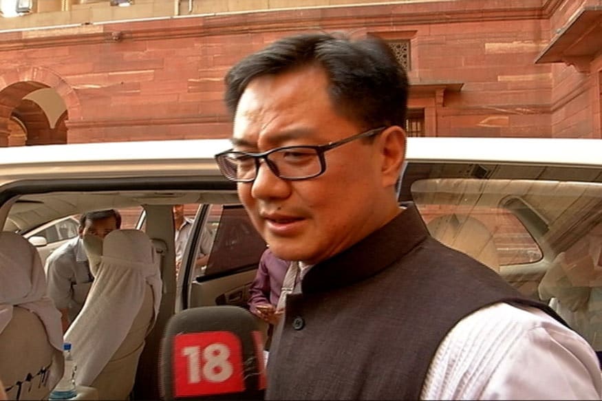पश्चिम अरूणाचलमधून किरण रिजिजु देखील लोकसभा मैदानात आहेत. त्यांना काँग्रेसच्या नबाम तुकी यांचं आव्हान आहे. पश्चिम अरूणाचलमधून किरण रिजिजु देखील लोकसभा मैदानात आहेत. त्यांना काँग्रेसच्या नबाम तुकी यांचं आव्हान आहे.