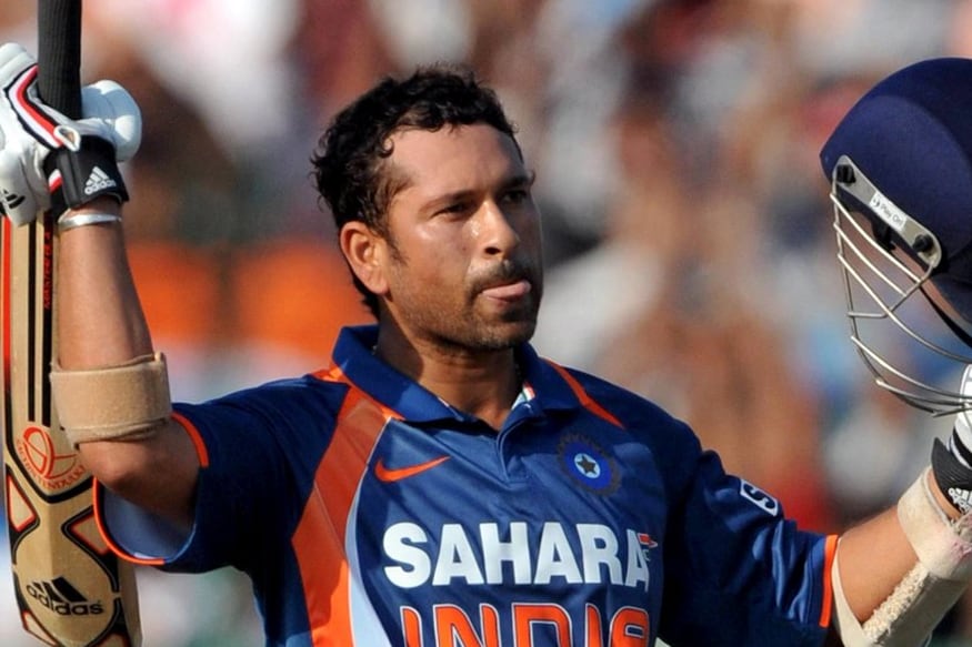 सचिननं 24 फेब्रुवारी 2010 रोजी पहिलं द्विशतक करण्याची ऐतिहासिक कामगिरी केली होती. त्यानं दक्षिण आफ्रिकेविरुद्ध नाबाद 200 धावांची खेळी केली होती. त्यानंतर सेहवागने 219 धावा करून हा विक्रम मोडला. आतापर्यंत 8 द्विशतंक एकदिवसीय सामन्यात झाली आहेत. त्यापैकी तीन एकट्या रोहित शर्माच्या नावावर आहेत. सचिननं 24 फेब्रुवारी 2010 रोजी पहिलं द्विशतक करण्याची ऐतिहासिक कामगिरी केली होती. त्यानं दक्षिण आफ्रिकेविरुद्ध नाबाद 200 धावांची खेळी केली होती. त्यानंतर सेहवागने 219 धावा करून हा विक्रम मोडला. आतापर्यंत 8 द्विशतंक एकदिवसीय सामन्यात झाली आहेत. त्यापैकी तीन एकट्या रोहित शर्माच्या नावावर आहेत.