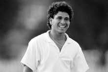 Happy Birthday Sachin : सचिन चक्क मध्यरात्री बॅले डान्सर घेऊन येतो तेव्हा...