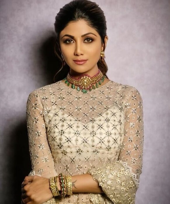 अब्बास-मस्तान सांगतात, बाजीगरसाठी शिल्पानं खूप मेहनत घेतली होती. या सिनेमात तिनं एक रिअल सीन शूट केला होता. शाहरुख खान शिल्पाला घराच्या छतावरून धक्का देतो आणि ती खाली पडते. असा तो सीन होता. 