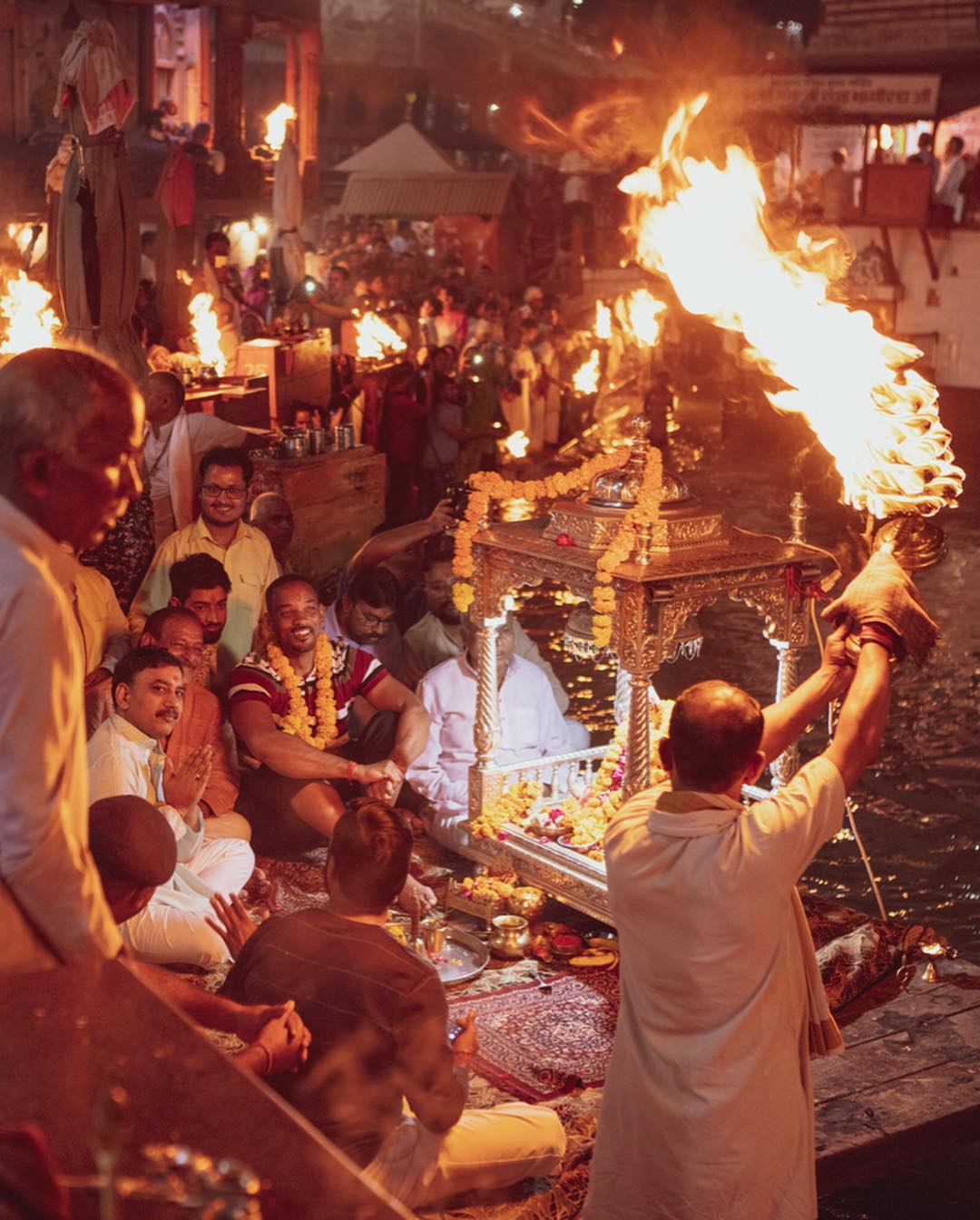 विलने इन्स्टाग्राम अकाउंटवर एक फोटो शेअर केला होता ज्यात तो रिक्षाचा आनंद घेताना दिसत आहे. या फोटोला कॅप्शन देताना त्याने लिहिले की, ‘जेव्हा तुम्ही भारत दौऱ्यावर असता, तेव्हा तिथे पोहोचण्याचा फक्त एकच मार्ग आहे. विल स्मिथच्या बकेट लिस्टमध्ये विलची ही टुक टुक बॉलिवूडकडे वळली.’ विलने इन्स्टाग्राम अकाउंटवर एक फोटो शेअर केला होता ज्यात तो रिक्षाचा आनंद घेताना दिसत आहे. या फोटोला कॅप्शन देताना त्याने लिहिले की, ‘जेव्हा तुम्ही भारत दौऱ्यावर असता, तेव्हा तिथे पोहोचण्याचा फक्त एकच मार्ग आहे. विल स्मिथच्या बकेट लिस्टमध्ये विलची ही टुक टुक बॉलिवूडकडे वळली.’