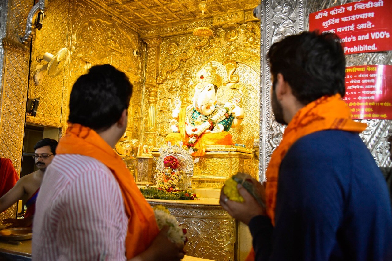निमित्त होतं ते स्टार प्रवाहवर २२ तारखेपासून सुरू होणाऱ्या ‘जिवलगा’ मालिकेचं. या नव्या प्रोजेक्टसाठी सिद्धार्थ आणि स्वप्नीलने बाप्पाचा आशीर्वाद घेतला. निमित्त होतं ते स्टार प्रवाहवर २२ तारखेपासून सुरू होणाऱ्या ‘जिवलगा’ मालिकेचं. या नव्या प्रोजेक्टसाठी सिद्धार्थ आणि स्वप्नीलने बाप्पाचा आशीर्वाद घेतला.