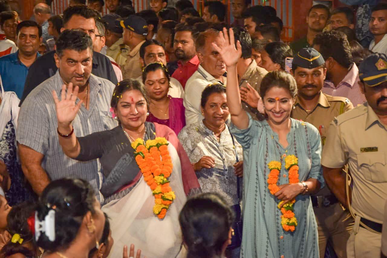 एकीकडे आज देशात लोकसभा निवडणुकीच्या तिसऱ्या टप्प्यातील मतदान पार पडत आहे. 114 जागांवर होणाऱ्या मतदानामध्ये राज्यातील 14 जागांचा समावेश आहे. एकीकडे आज देशात लोकसभा निवडणुकीच्या तिसऱ्या टप्प्यातील मतदान पार पडत आहे. 114 जागांवर होणाऱ्या मतदानामध्ये राज्यातील 14 जागांचा समावेश आहे.