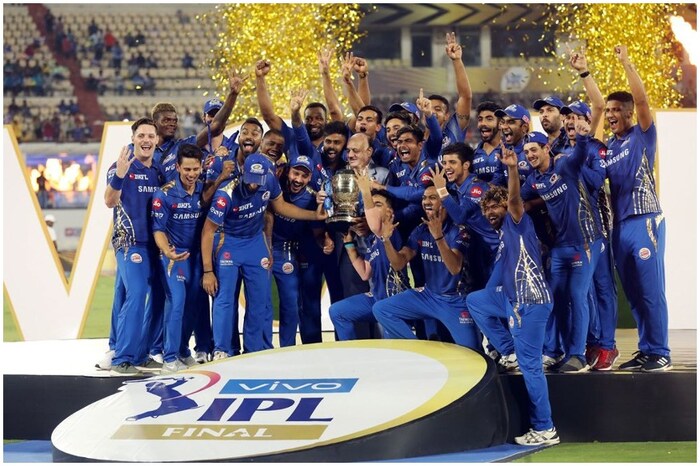 IPL 2019च्या अंतिम लढतीत मुंबईने चेन्नईचा पराभव करत विक्रमी चौथ्यांदा विजेतेपद मिळवले. मुंबईच्या या विजयानंतर त्यांच्या चाहत्यांनी एकच जल्लोष सुरू केला तर दुसऱ्या बाजूला चेन्नईच्या पराभवाची देखील तितकीच चर्चा होती. अंतिम सामन्यात चेन्नईकडून शेन वॉटसन वगळता अन्य कोणत्याही फलंदाजाला मोठी धावसंख्या उभी करता आली नाही. वॉटसन या खेळीचे सर्वच जण कौतुक करत आहेत. पण वॉटसन या खेळीचे केवळ भारतात नव्हे तर जागतिक क्रिकेटमध्ये कौतुक होत आहे आणि त्याच्या जिद्दीला संपूर्ण क्रिकेट विश्व सलाम करत आहे. 