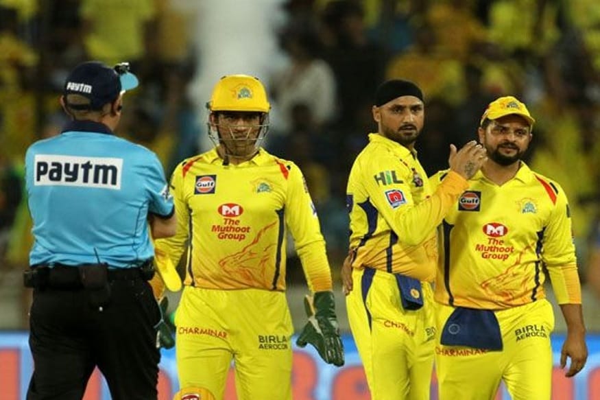 आयपीएलच्या 12 व्या हंगामात मुंबईने चेन्नईवर एका धावेनं विजय मिळवला. या विजयासह मुंबईनं चौथ्यांदा विजेतेपद पटकावलं. शेवटच्या चेंडुवर चेन्नईच्या शार्दुल ठाकुरला बाद करुन मलिंगाने मुंबई्च्या विजयावर शिक्कामोर्तब केलं. आयपीएलच्या 12 व्या हंगामात मुंबईने चेन्नईवर एका धावेनं विजय मिळवला. या विजयासह मुंबईनं चौथ्यांदा विजेतेपद पटकावलं. शेवटच्या चेंडुवर चेन्नईच्या शार्दुल ठाकुरला बाद करुन मलिंगाने मुंबई्च्या विजयावर शिक्कामोर्तब केलं.