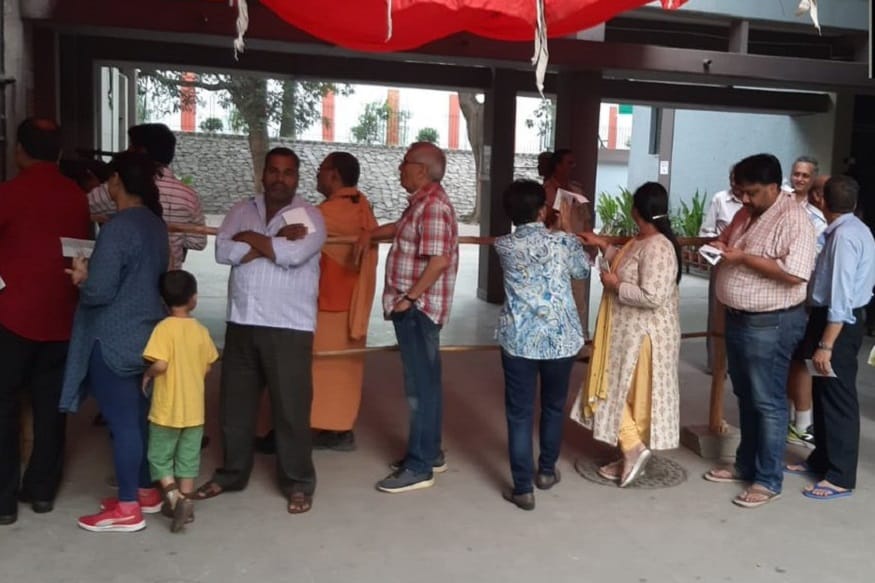 लोकसभा निवडणुकीच्या सहाव्या टप्प्यातील 59 जागांसाठी सात राज्यात मतदान होत आहे. बिहार, मध्य प्रदेश, पश्चिम बंगाल, हरियाणा, झारखंड, उत्तर प्रदेश आणि दिल्लीत मतदान सुरू आहे. लोकसभा निवडणुकीच्या सहाव्या टप्प्यातील 59 जागांसाठी सात राज्यात मतदान होत आहे. बिहार, मध्य प्रदेश, पश्चिम बंगाल, हरियाणा, झारखंड, उत्तर प्रदेश आणि दिल्लीत मतदान सुरू आहे.