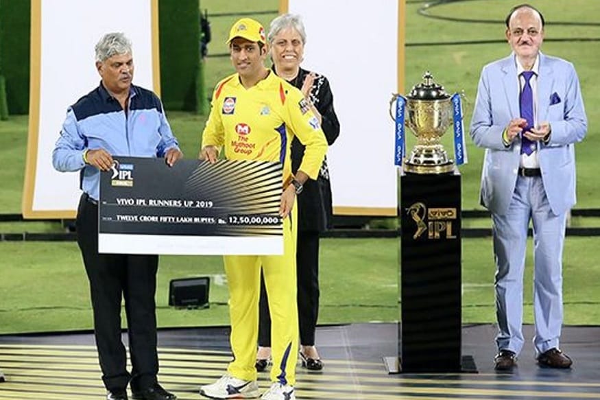 आठव्यांदा फायनलला पोहोचलेल्या चेन्नईला पराभवामुळे उपविजेतेपदावर समाधान मानावं लागलं. त्यांना 12.5 कोटी रुपयांचे बक्षीस मिळाले. आठव्यांदा फायनलला पोहोचलेल्या चेन्नईला पराभवामुळे उपविजेतेपदावर समाधान मानावं लागलं. त्यांना 12.5 कोटी रुपयांचे बक्षीस मिळाले.