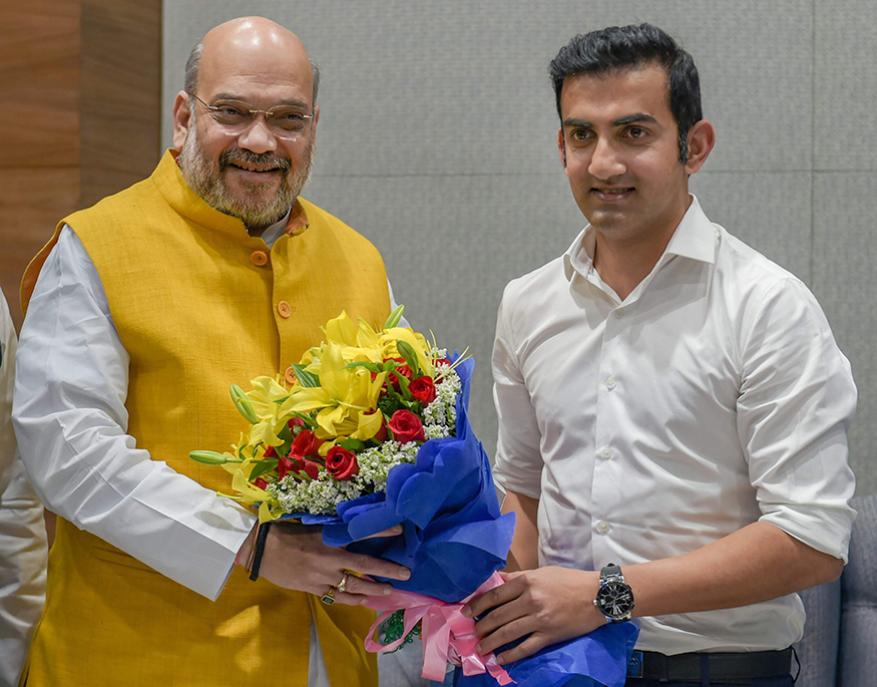 विजयानंतर गंभीरने ट्विटरवर फटकेबाजी केली आहे. दोन्ही प्रतिस्पर्ध्यांवर निशाणा साधताना त्याने म्हटलं की ही लवली कव्हर ड्राईव्ह नव्हता ना आतिशी फलंदाजी. भाजप दिल्ली आणि भाजप भारत यांच्या भागिदारीचा परिणाम आहे. आम्ही लोकांचा विश्वास मिळवला आणि म्हणून पुन्हा मोदी सरकार आलं. विजयानंतर गंभीरने ट्विटरवर फटकेबाजी केली आहे. दोन्ही प्रतिस्पर्ध्यांवर निशाणा साधताना त्याने म्हटलं की ही लवली कव्हर ड्राईव्ह नव्हता ना आतिशी फलंदाजी. भाजप दिल्ली आणि भाजप भारत यांच्या भागिदारीचा परिणाम आहे. आम्ही लोकांचा विश्वास मिळवला आणि म्हणून पुन्हा मोदी सरकार आलं.