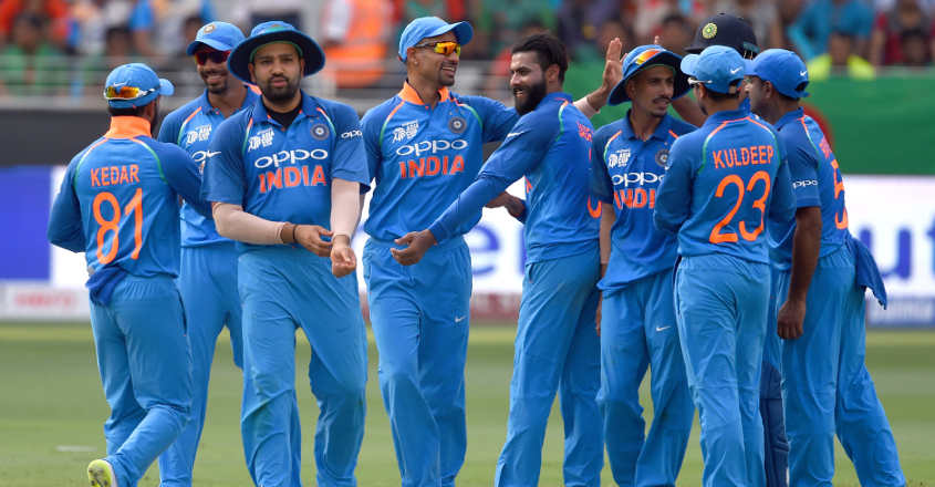 भारत आणि पाकिस्तान आतापर्यंत एकूण 6 वेळा एकमेकांविरोधात क्रिकेटच्या मैदानात भिडला आहे. मात्र एकदाही पाकिस्तानला भारताला पराभूत करता आलेले नाही. भारत आणि पाकिस्तान आतापर्यंत एकूण 6 वेळा एकमेकांविरोधात क्रिकेटच्या मैदानात भिडला आहे. मात्र एकदाही पाकिस्तानला भारताला पराभूत करता आलेले नाही.