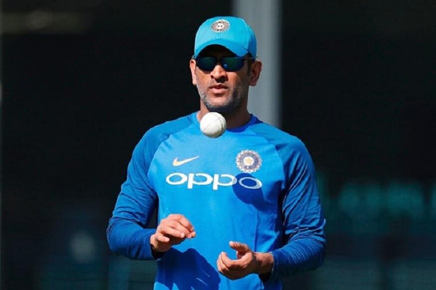 बेस्ट फिनिशर म्हणून ओळखल्या जाणाऱ्या धोनीलाही आफ्रिदीने संघात घेतलं नाही. 2011 मध्ये त्याच्या नेतृत्वाखाली भारताने वर्ल्ड कप जिंकला आहे. त्याशिवाय 2015 पर्यंत भारत सेमीफायनलला पोहचला होता. आयसीसीच्या तीनही ट्रॉफी जिंकणारा धोनी एकमेव कर्णधार आहे. बेस्ट फिनिशर म्हणून ओळखल्या जाणाऱ्या धोनीलाही आफ्रिदीने संघात घेतलं नाही. 2011 मध्ये त्याच्या नेतृत्वाखाली भारताने वर्ल्ड कप जिंकला आहे. त्याशिवाय 2015 पर्यंत भारत सेमीफायनलला पोहचला होता. आयसीसीच्या तीनही ट्रॉफी जिंकणारा धोनी एकमेव कर्णधार आहे.