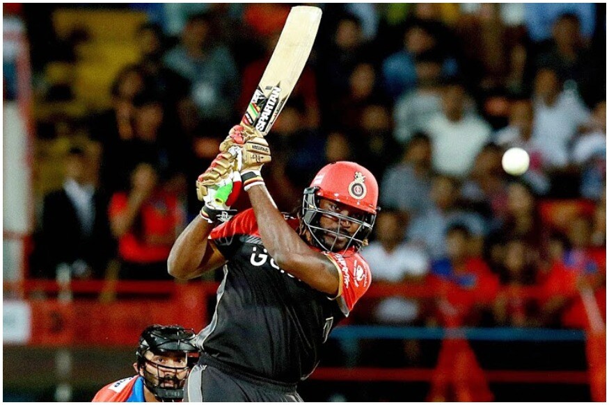 ख्रिस गेलने 2012 मध्ये तब्बल 59 षटकार लगावले होते. आजपर्यंत हा विक्रम कोणत्याच खेळाडूला मोडता आलेला नाही. विशेष म्हणजे आतापर्यंत एकही विजेतेपद न पटकावलेल्या आरसीबीकडून खेळताना त्याने हा विक्रम केला होता. ख्रिस गेलने 2012 मध्ये तब्बल 59 षटकार लगावले होते. आजपर्यंत हा विक्रम कोणत्याच खेळाडूला मोडता आलेला नाही. विशेष म्हणजे आतापर्यंत एकही विजेतेपद न पटकावलेल्या आरसीबीकडून खेळताना त्याने हा विक्रम केला होता.
