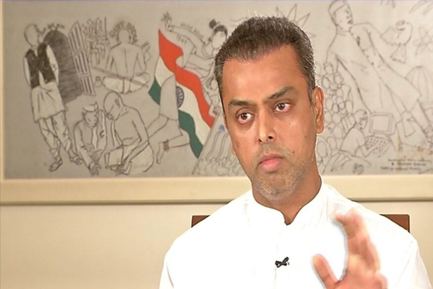 दक्षिण मुंबईतून शिवसेलेच्या अरविंद सावंत यांनी काँग्रेसचे मिलिंद देवरा यांना पराभूत केलं. त्यांचे वडील मुरली देवरा हे चारवेळा खासदार होते. दक्षिण मुंबईतून शिवसेलेच्या अरविंद सावंत यांनी काँग्रेसचे मिलिंद देवरा यांना पराभूत केलं. त्यांचे वडील मुरली देवरा हे चारवेळा खासदार होते.