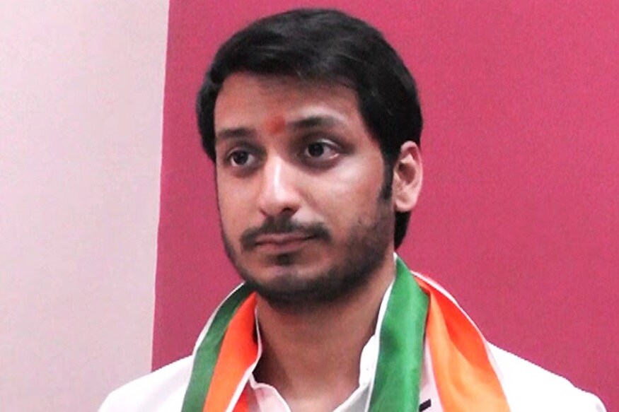 मोदी लाटेत महाराष्ट्रात राष्ट्रावादी काँग्रेसचे सर्वेसर्वा शरद पवार यांचे नातू माजी उप मुख्यमंत्री अजित पवार यांचे पुत्र पार्थ पवार यांचा पराभव झाला. मोदी लाटेत महाराष्ट्रात राष्ट्रावादी काँग्रेसचे सर्वेसर्वा शरद पवार यांचे नातू माजी उप मुख्यमंत्री अजित पवार यांचे पुत्र पार्थ पवार यांचा पराभव झाला.
