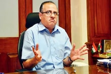 मुख्य सचिव अजोय मेहतांनी पदभार स्वीकारताच मुख्यमंत्र्यांच्या 'वर्षा' बंगल्यावर रवाना