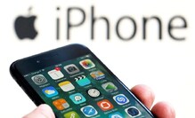 Apple लाँच करणार 5G फोन; त्यासाठी एवढा काळ आणखी वाट पहावी लागणार Apple लाँच करणार 5G फोन; त्यासाठी एवढा काळ आणखी वाट पहावी लागणार