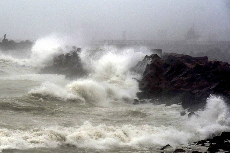 हवामान खात्याने हे वादळाचं रुपांतर extremely severe cyclone अर्थात अतितीव्र चक्रीवादळात झाल्याचं बुधवारी स्पष्ट केलं. यामुळे किनाऱ्यावर ताशी 205 किमी वेगाने वारे वाहू शकतात. यापूर्वी भारतात धडकलेल्या तितली वादळात 60 जणांचा मृत्यू झाला होता. त्यापेक्षाही फानी वादळ तीव्र असू शकेल, असा अंदाज वर्तवण्यात आला आहे. हवामान खात्याने हे वादळाचं रुपांतर extremely severe cyclone अर्थात अतितीव्र चक्रीवादळात झाल्याचं बुधवारी स्पष्ट केलं. यामुळे किनाऱ्यावर ताशी 205 किमी वेगाने वारे वाहू शकतात. यापूर्वी भारतात धडकलेल्या तितली वादळात 60 जणांचा मृत्यू झाला होता. त्यापेक्षाही फानी वादळ तीव्र असू शकेल, असा अंदाज वर्तवण्यात आला आहे.