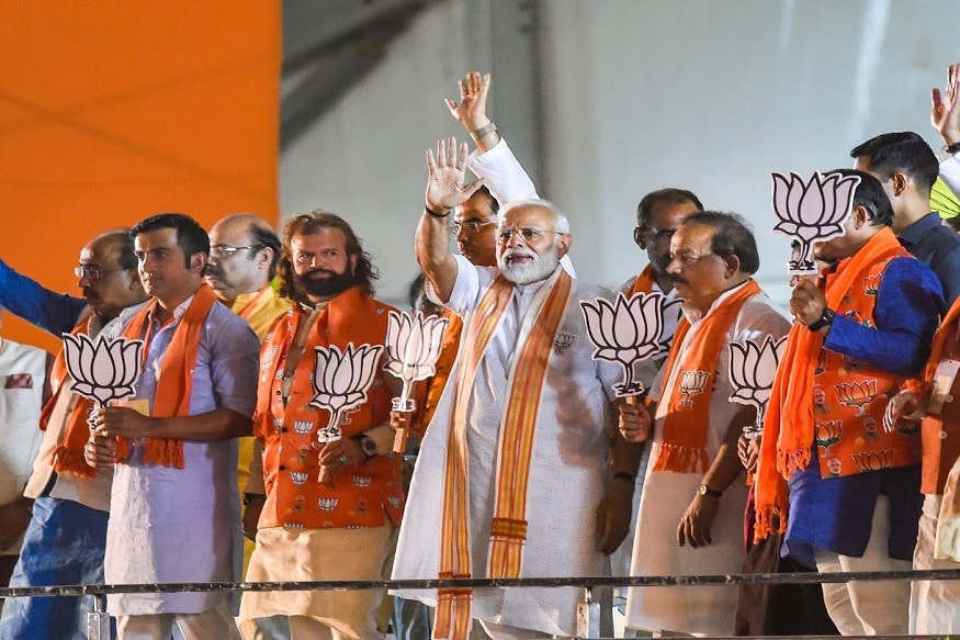 अमित शाह यांच्या निवडणूक लढण्याची रणनीती विरोधकांनाही ठाऊक आहे. निवडणुकीच्या प्रचारादरम्यान हे स्पष्ट दिसून आले. उत्तर प्रदेशच्या पश्चिम भागात याचा प्रत्यय आला. भाजप महागठबंधनपासून वाचण्यासाठी त्यांनी वेगळी रणनीती आखली, त्यांनी उमेदवारांवर प्रचार बंदी आणि भाषणांवर बंदी घातली. त्यानंतर बीएसपी आणि कॉंग्रेस मुस्लिम मतदार एकमेकांसोर आल्यानंतर हाच मुद्दा त्यांनी आपल्या प्रचारात वापरला. अमित शाह यांच्या निवडणूक लढण्याची रणनीती विरोधकांनाही ठाऊक आहे. निवडणुकीच्या प्रचारादरम्यान हे स्पष्ट दिसून आले. उत्तर प्रदेशच्या पश्चिम भागात याचा प्रत्यय आला. भाजप महागठबंधनपासून वाचण्यासाठी त्यांनी वेगळी रणनीती आखली, त्यांनी उमेदवारांवर प्रचार बंदी आणि भाषणांवर बंदी घातली. त्यानंतर बीएसपी आणि कॉंग्रेस मुस्लिम मतदार एकमेकांसोर आल्यानंतर हाच मुद्दा त्यांनी आपल्या प्रचारात वापरला.