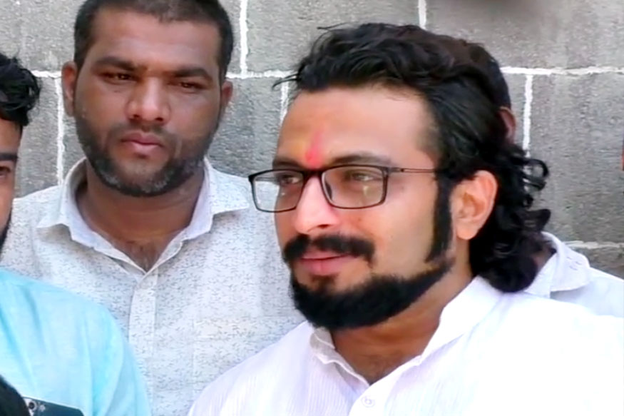 अमोल कोल्हेंकडून झालेला शिरुरमधील पराभव शिवसेनेच्या जिव्हारी, पदाधिकाऱ्यांवर कारवाई