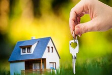 घर खरेदी करणाऱ्यांना मोठा दिलासा, मोदी सरकारचा नवा प्लॅन