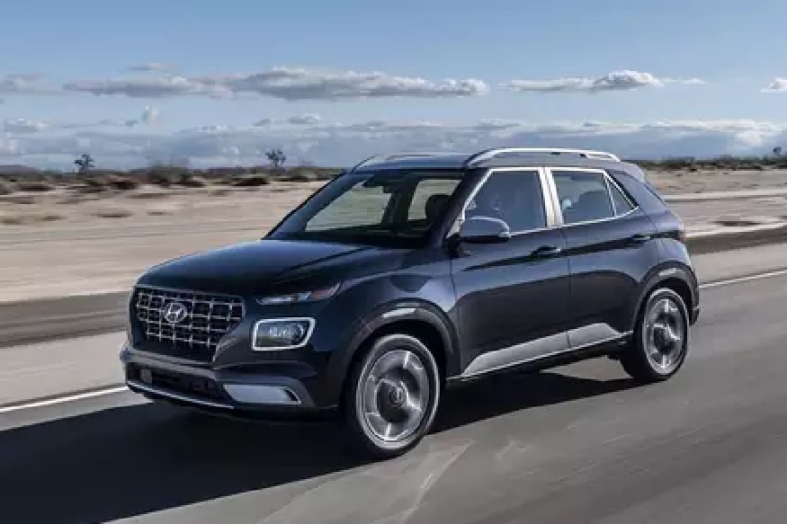 लाँच होण्याआधीच Hyundai Venue ची क्रेझ वाढली आहे. कंपनीने 2 मे पासून या कारचं प्री-बुकिंग सुरू केलं आहे. आश्चर्याची बाब अशी की, बुकिंग सुरू करताच एका दिवसात तब्बल 2 हजार युनिट कारप्रेमिंनी बुक केले. तर जाणून घ्या काय आहेत Hyundai Venue ची फिचर्स? लाँच होण्याआधीच Hyundai Venue ची क्रेझ वाढली आहे. कंपनीने 2 मे पासून या कारचं प्री-बुकिंग सुरू केलं आहे. आश्चर्याची बाब अशी की, बुकिंग सुरू करताच एका दिवसात तब्बल 2 हजार युनिट कारप्रेमिंनी बुक केले. तर जाणून घ्या काय आहेत Hyundai Venue ची फिचर्स?