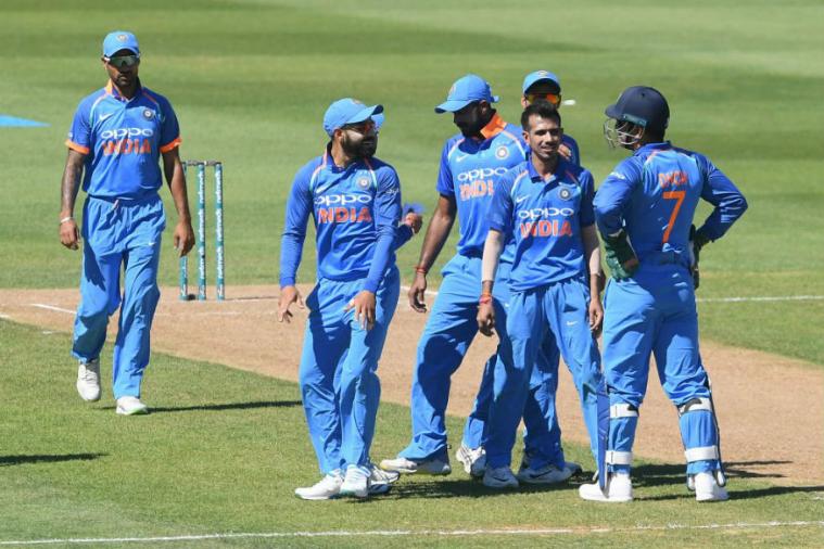 नेहमीप्रमाणे भारतीय संघ हा वर्ल्ड कपचा प्रबळ दावेदार आहे. कागदावर सध्या भारताचा संघ मजबूत दिसत आहे. मात्र पहिल्या सराव सामन्यात पराभवानंतर भारताची कमकुवत बाजू उघड झाली आहे. मात्र तरीही भारताची फलंदाजी चांगली दिसत आहे. विराटच्या नेतृत्वाखाली भारतीय संघ पहिल्यांदाच विश्वचषक खेळण्यास उतरणार आहे. त्यामुळं या युवा संघाकडून भारताला जास्त अपेक्षा आहेत. नेहमीप्रमाणे भारतीय संघ हा वर्ल्ड कपचा प्रबळ दावेदार आहे. कागदावर सध्या भारताचा संघ मजबूत दिसत आहे. मात्र पहिल्या सराव सामन्यात पराभवानंतर भारताची कमकुवत बाजू उघड झाली आहे. मात्र तरीही भारताची फलंदाजी चांगली दिसत आहे. विराटच्या नेतृत्वाखाली भारतीय संघ पहिल्यांदाच विश्वचषक खेळण्यास उतरणार आहे. त्यामुळं या युवा संघाकडून भारताला जास्त अपेक्षा आहेत.