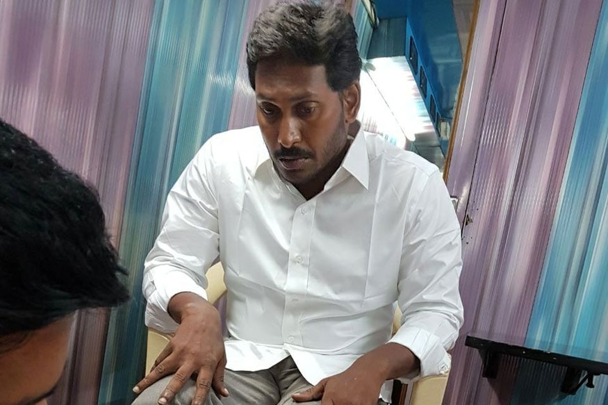YSR काँग्रेसचे नेते जगनमोहन रेड्डी यांना बेहिशेबी मालमत्ता प्रकरणात 16 महिन्यांचा तुरूंगवास देखील सहन करावा लागला होता. पण, त्यांना आंध्रच्या जनतेनं स्वीकारलं आहे. YSR काँग्रेसचे नेते जगनमोहन रेड्डी यांना बेहिशेबी मालमत्ता प्रकरणात 16 महिन्यांचा तुरूंगवास देखील सहन करावा लागला होता. पण, त्यांना आंध्रच्या जनतेनं स्वीकारलं आहे.