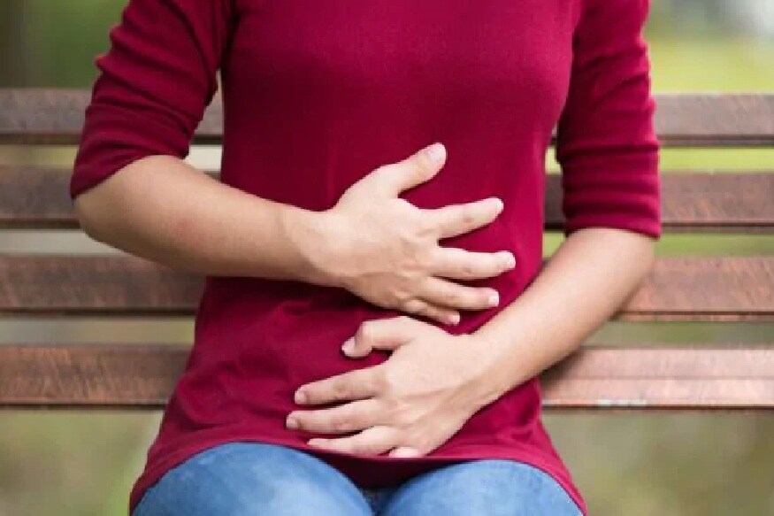 दह्यात मुबलक प्रमाणात बॅक्टेरिया असतात आणि दह्यापासूनच लस्सी तयार होत असल्याने तुमची पचनक्रिया सुधारण्यास लस्सी गुणकारी ठरते. जर तुम्हाला पोटदुखी किंवा इतर समस्या असतील तर त्यावर लस्सी ही अत्यंत गुणकारी आहे. लस्सीमध्ये जर पुदीना आणि सेंधे मिठ घातलं असेल तर त्याचे चांगले परिणाम जाणवतात. दह्यात मुबलक प्रमाणात बॅक्टेरिया असतात आणि दह्यापासूनच लस्सी तयार होत असल्याने तुमची पचनक्रिया सुधारण्यास लस्सी गुणकारी ठरते. जर तुम्हाला पोटदुखी किंवा इतर समस्या असतील तर त्यावर लस्सी ही अत्यंत गुणकारी आहे. लस्सीमध्ये जर पुदीना आणि सेंधे मिठ घातलं असेल तर त्याचे चांगले परिणाम जाणवतात.