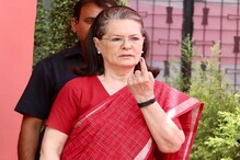 सोनिया, प्रियांका, राहुल गांधी यांनी बजावला मतदानाचा हक्क सोनिया, प्रियांका, राहुल गांधी यांनी बजावला मतदानाचा हक्क