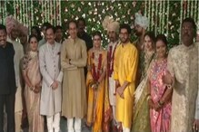 VIDEO: उद्धव ठाकरेंची प्रताप सरनाईकांच्या मुलाच्या लग्नाला हजेरी VIDEO: उद्धव ठाकरेंची प्रताप सरनाईकांच्या मुलाच्या लग्नाला हजेरी