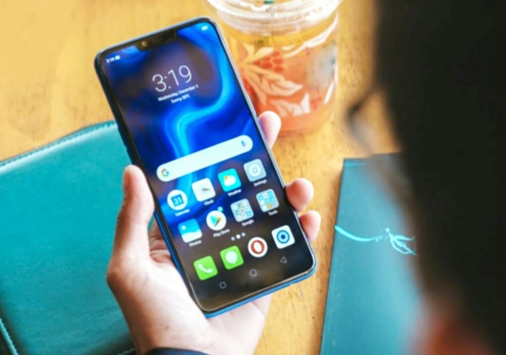 Vivo Z3x स्मार्टफोनला 64 जीबीचं इंटरनल स्टोरेज असून, मायक्रोएसडी कार्डच्या माध्यमातून ते 256GB पर्यंत वाढवता येतं. पावरसाठी या फोनमध्ये 3260 एमएएच ची बॅटरी बसवण्यात आली आहे. Vivo Z3x स्मार्टफोनला 64 जीबीचं इंटरनल स्टोरेज असून, मायक्रोएसडी कार्डच्या माध्यमातून ते 256GB पर्यंत वाढवता येतं. पावरसाठी या फोनमध्ये 3260 एमएएच ची बॅटरी बसवण्यात आली आहे.