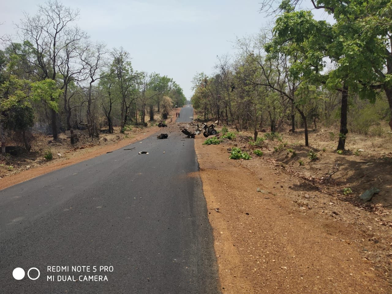 माओवाद्यांनी केलेल्या या भ्याड हल्ल्याचं सर्व स्तरातून तीव्र शब्दांमध्ये निषेध व्यक्त केला जात आहे. माओवाद्यांनी केलेल्या या भ्याड हल्ल्याचं सर्व स्तरातून तीव्र शब्दांमध्ये निषेध व्यक्त केला जात आहे.