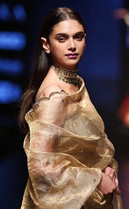 एका ओटीटी प्लॅटफॉर्मच्या टॉक शो दरम्यान अदितीने आपला हा अनुभव शेअर केला. ‘ये साली जिंदगी सिनेमाच्या ऑडिशनसाठी मला एका अनोळखी व्यक्तीसोबत इंटिमेट सीन करायला सांगण्यात आलं.’ अदिती इथे अभिनेता अरुणोदय सिंहबद्दल सांगत होती. या सिनेमात तिच्यासोबत अरुणोदयची महत्त्वपूर्ण भूमिका होती.