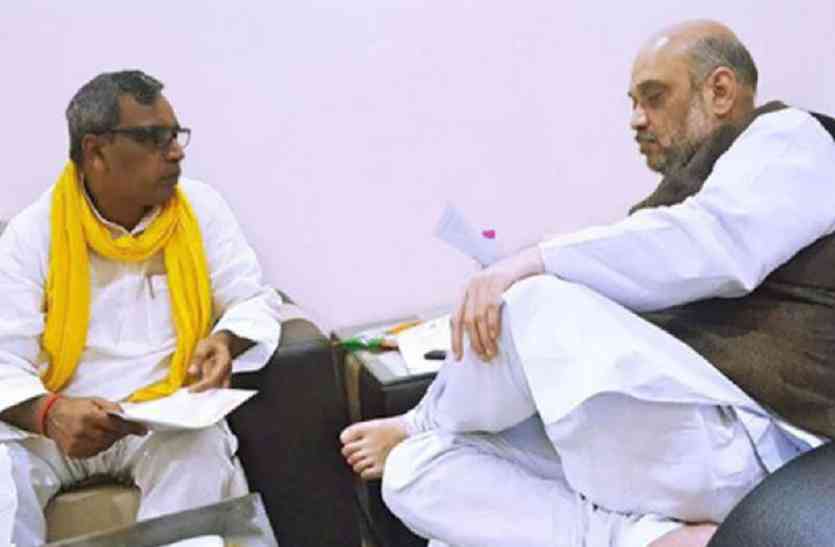 जातीच्या राजकारणाचा वापर कसा करावा, हे अमित शाह जाणतात. त्याचा त्यांनी उत्तम वापर उत्तर प्रदेशमध्ये केला. त्यांनी भारतीय समाज पार्टी आणि त्यांच्या नेत्यांना हाताशी धरले. त्यातील एक नेते म्हणजे ओम प्रकाश राजभर. जातीच्या राजकारणाचा वापर कसा करावा, हे अमित शाह जाणतात. त्याचा त्यांनी उत्तम वापर उत्तर प्रदेशमध्ये केला. त्यांनी भारतीय समाज पार्टी आणि त्यांच्या नेत्यांना हाताशी धरले. त्यातील एक नेते म्हणजे ओम प्रकाश राजभर.
